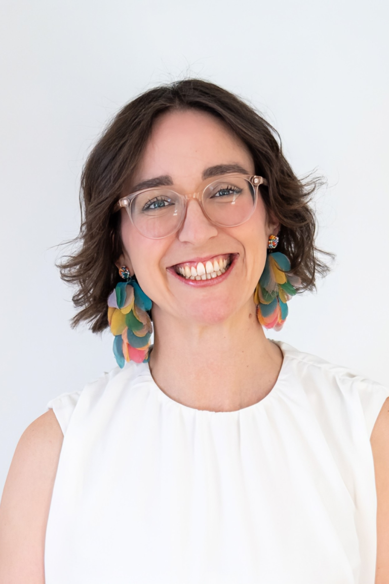 Dr Caroline Head Shot